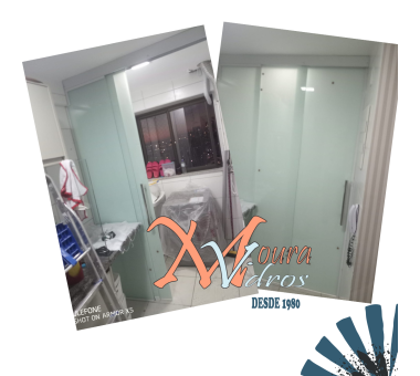 Sistema Versatik: 1 fixo + 2 móveis com aplicação de adesivo branco